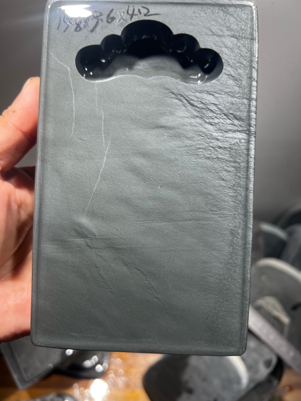 眉子燕湖眉。青琅玕底质，下发利器