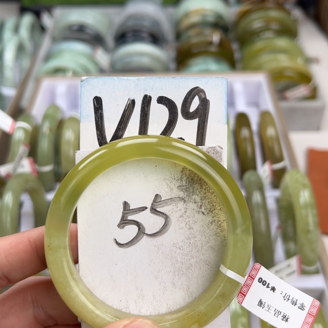 岫玉手镯未镶嵌天然岫玉