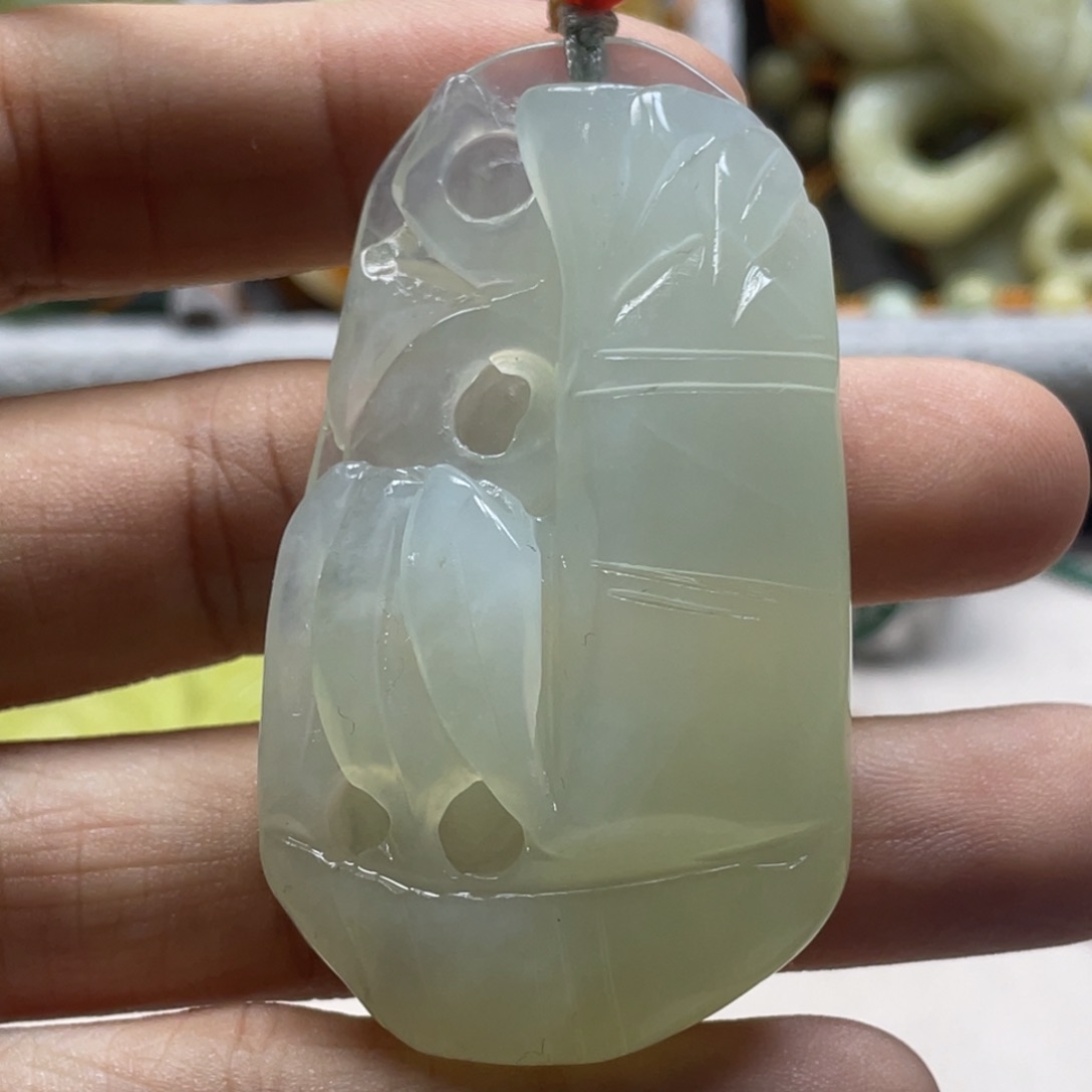 蛇纹石玉颈饰未镶嵌不完美