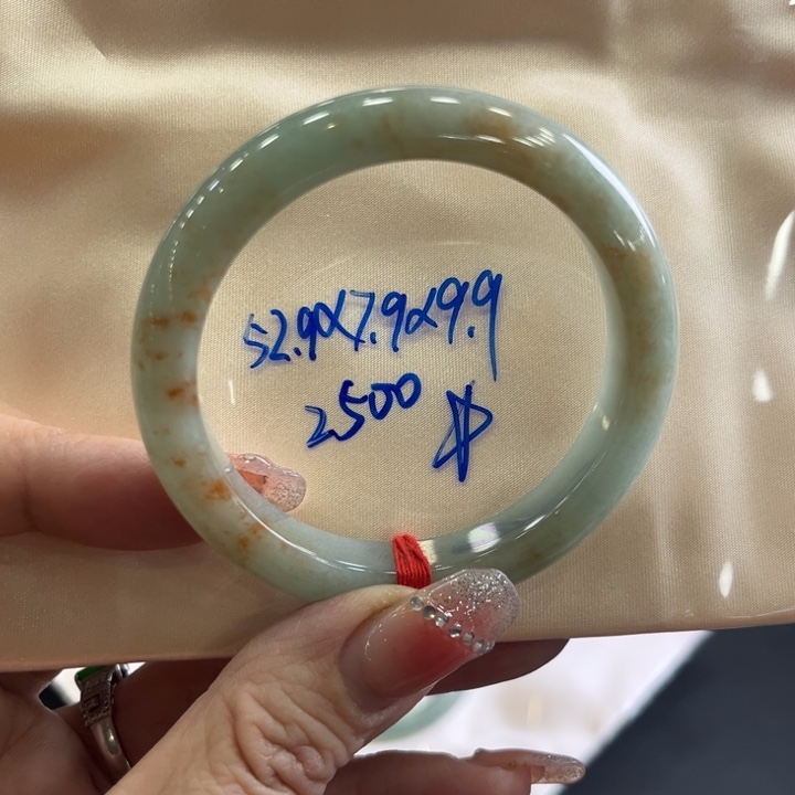 翡翠手镯未镶嵌红运当头