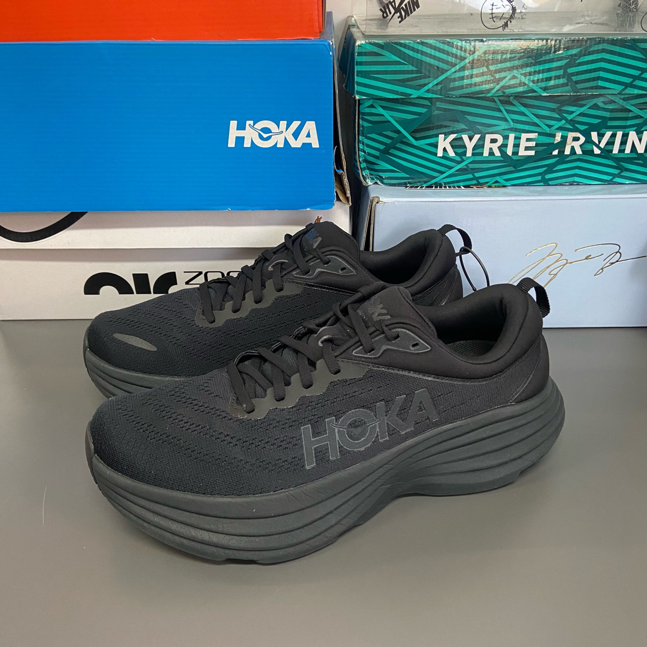 99新 HOKA ONE ONE 44码 bondi 8 黑色 11866922 运动鞋