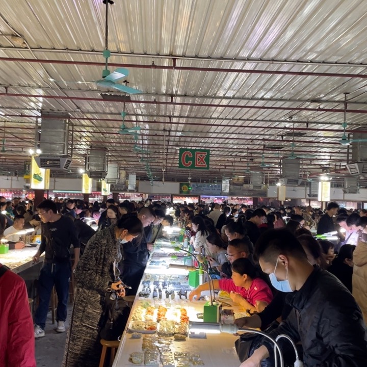 定制翡翠未镶嵌源头市场