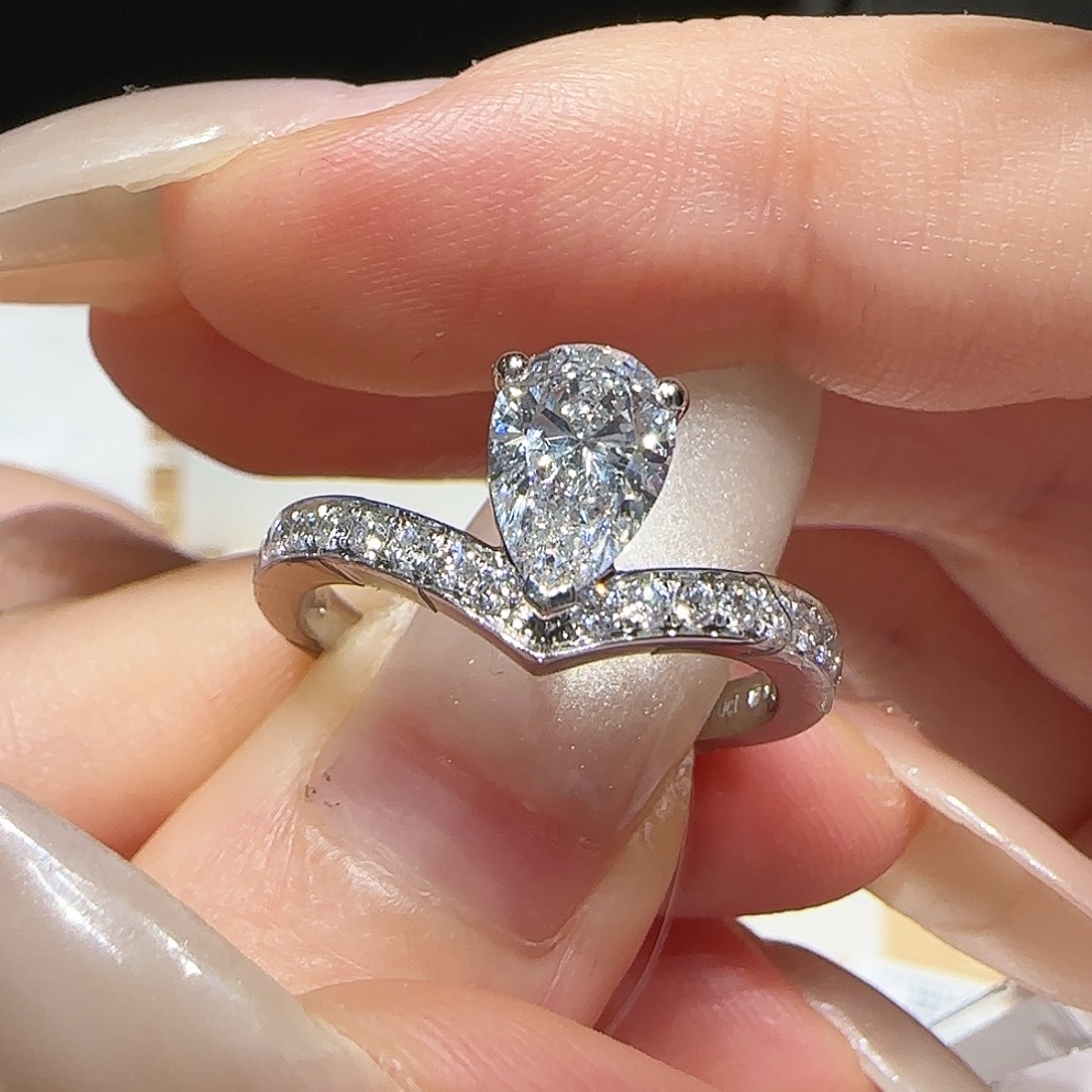 实验室培育钻石铂Pt950镶嵌一卡白鹭水滴重金 11-17圈