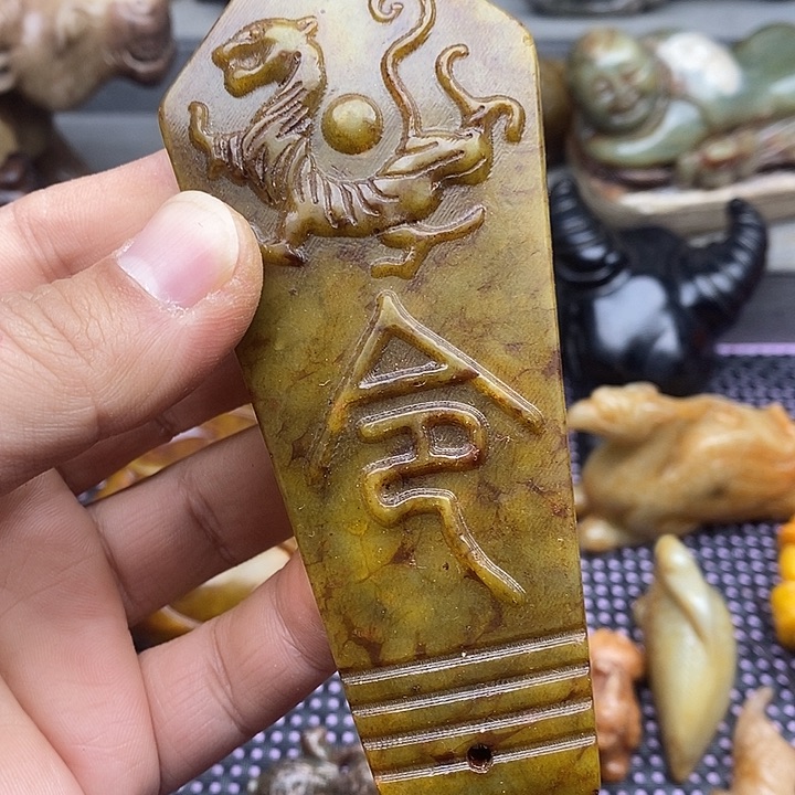 未镶嵌蛇纹石玉颈饰