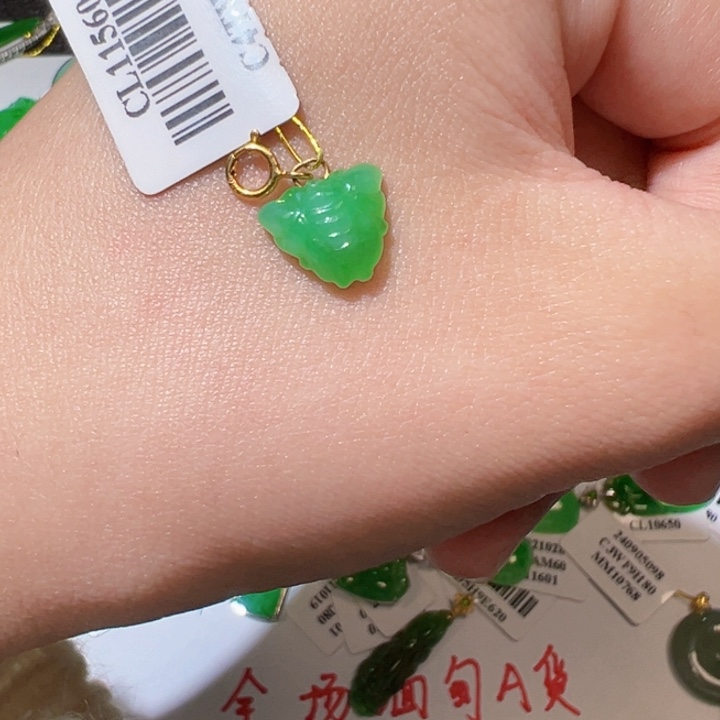 翡翠挂件18K金镶嵌翡翠