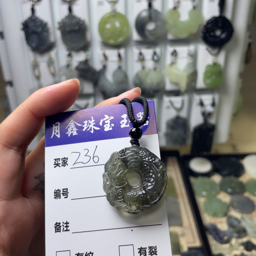 岫玉颈饰未镶嵌J****）龙扣