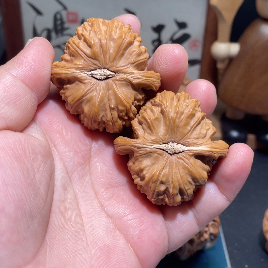 J***5吊坠桃核41白狮子有白尖