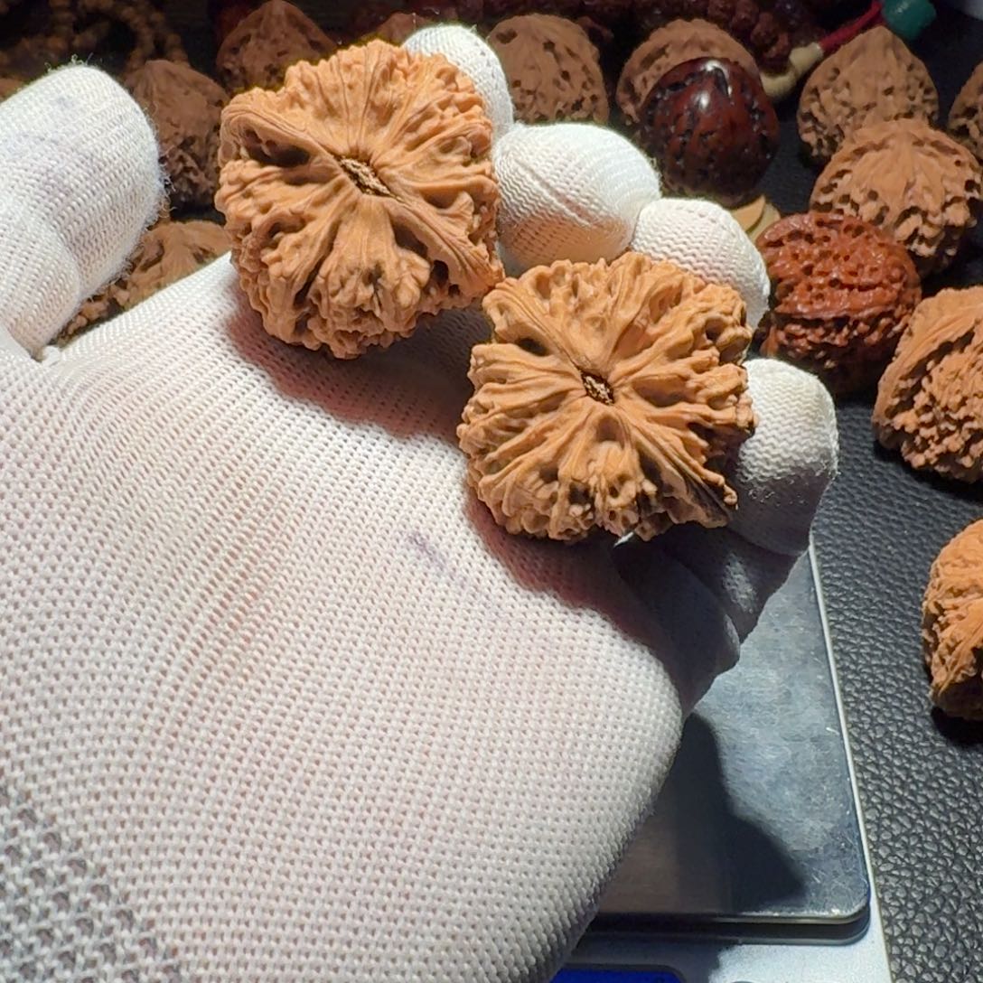 s***文玩核桃吊坠有黄有色差有修