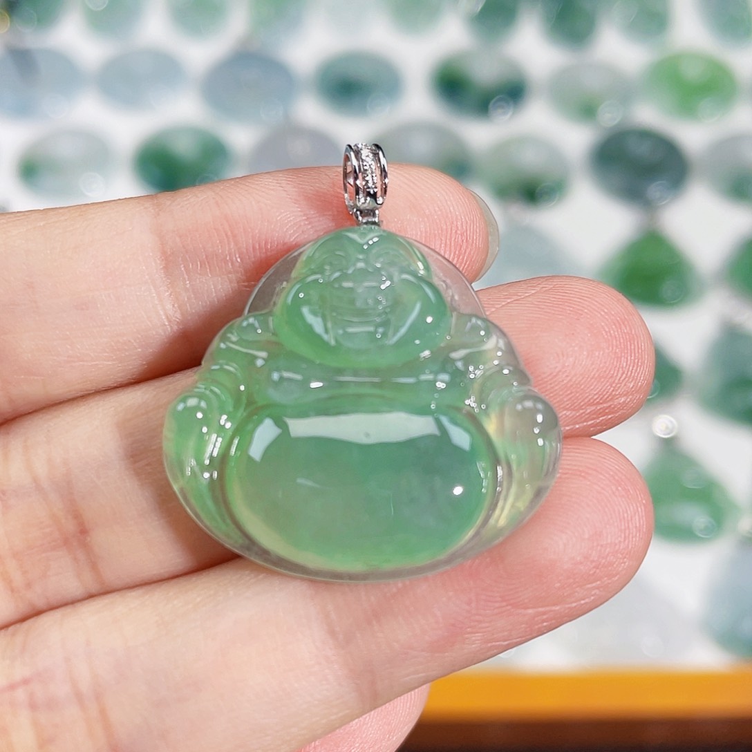 颈饰18K金镶嵌翡翠吊坠