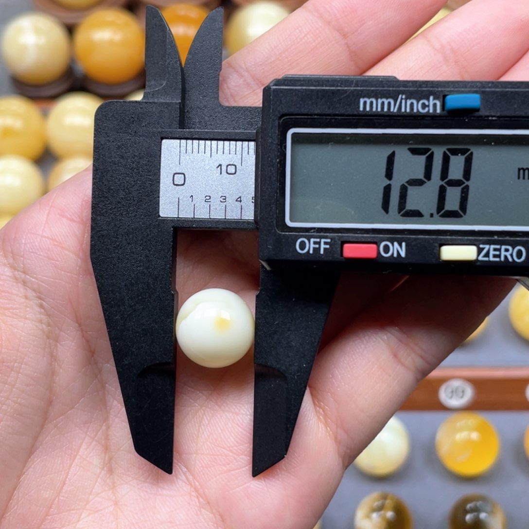 未镶嵌琥珀珠宝奇石