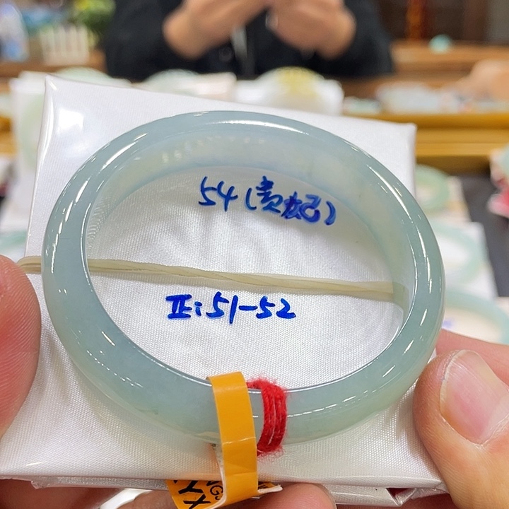 翡翠手镯未镶嵌翡翠