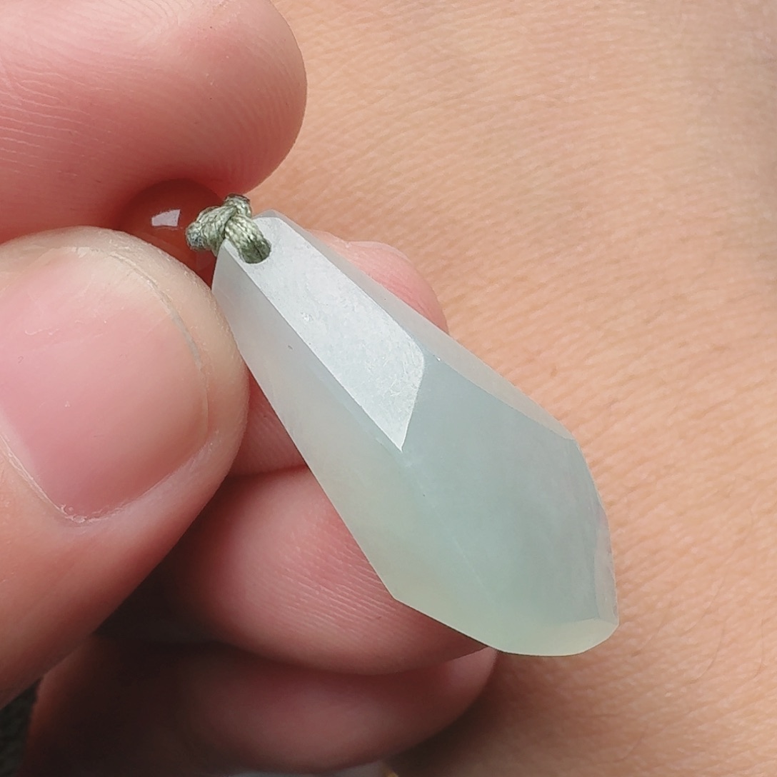 翡翠颈饰未镶嵌天然缅甸翡翠A货随形吊坠