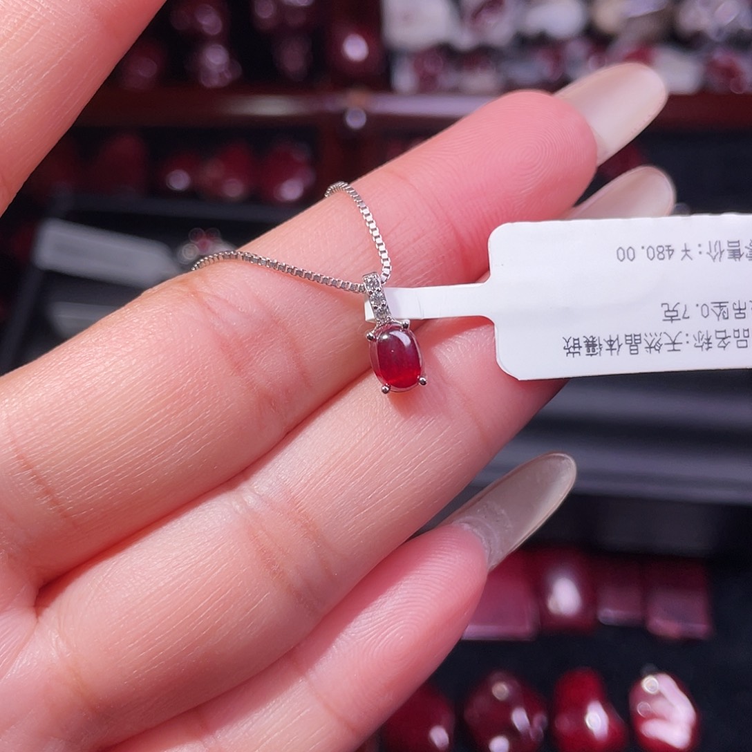 天然辰砂天然朱砂晶体吊坠