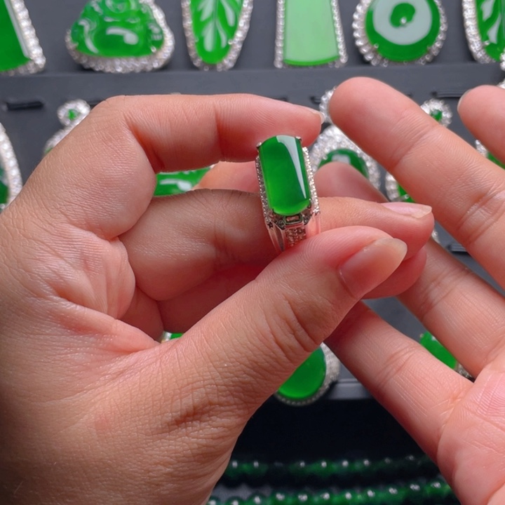 翡翠戒指未镶嵌翡翠戒指