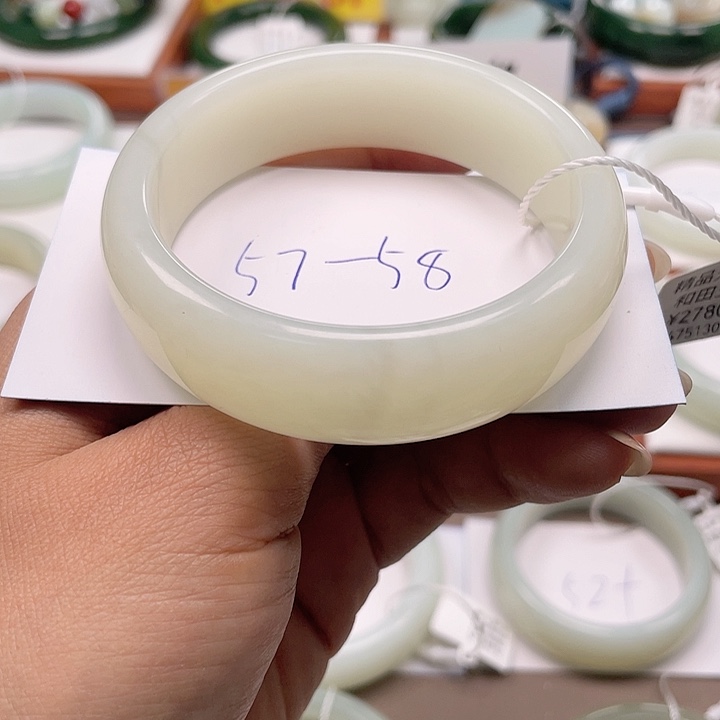 未镶嵌手镯和田玉