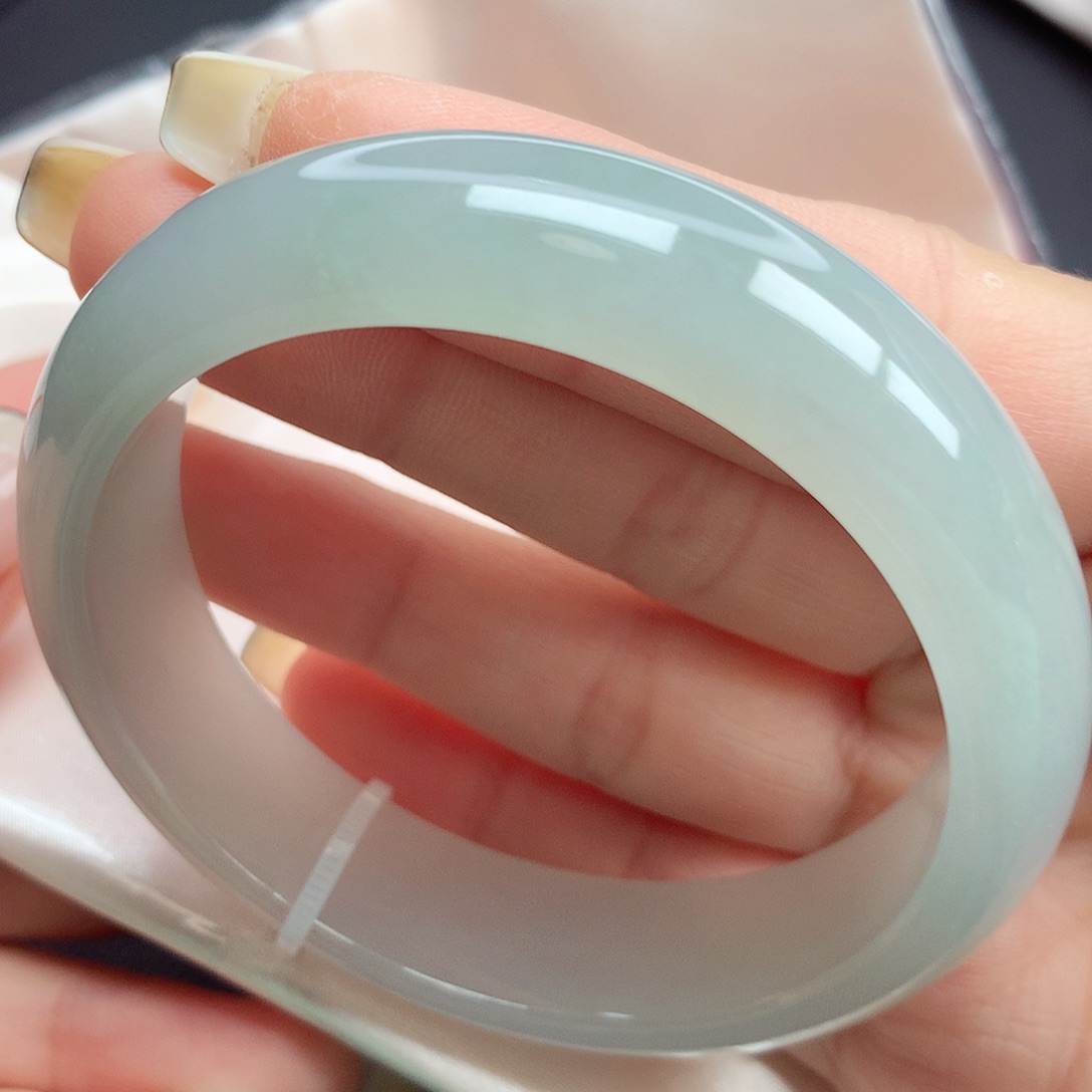 翡翠手镯未镶嵌57-58圈口