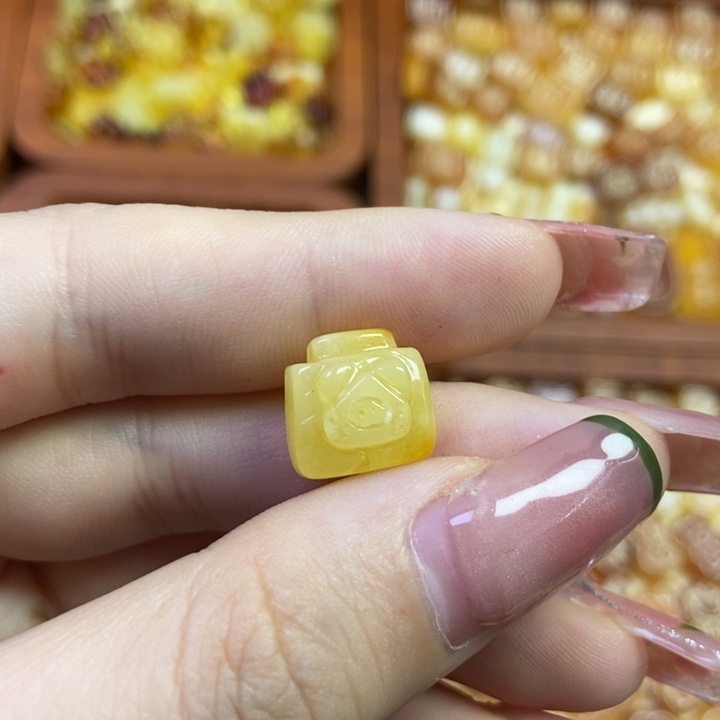 琥珀未镶嵌珠宝奇石小猪罐头