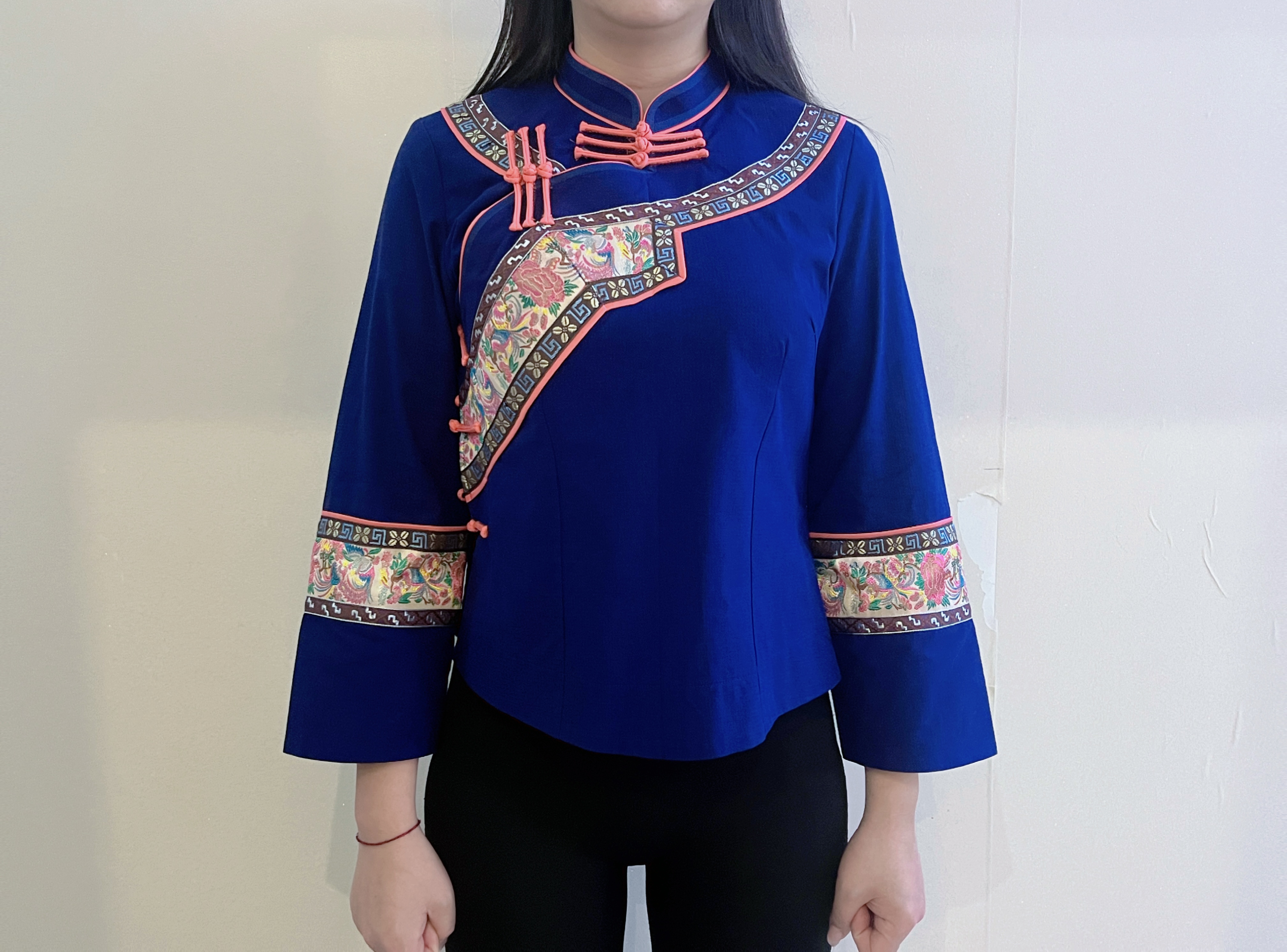 壮族传统民族服装