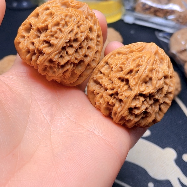 文玩核桃把件南疆石yi dui