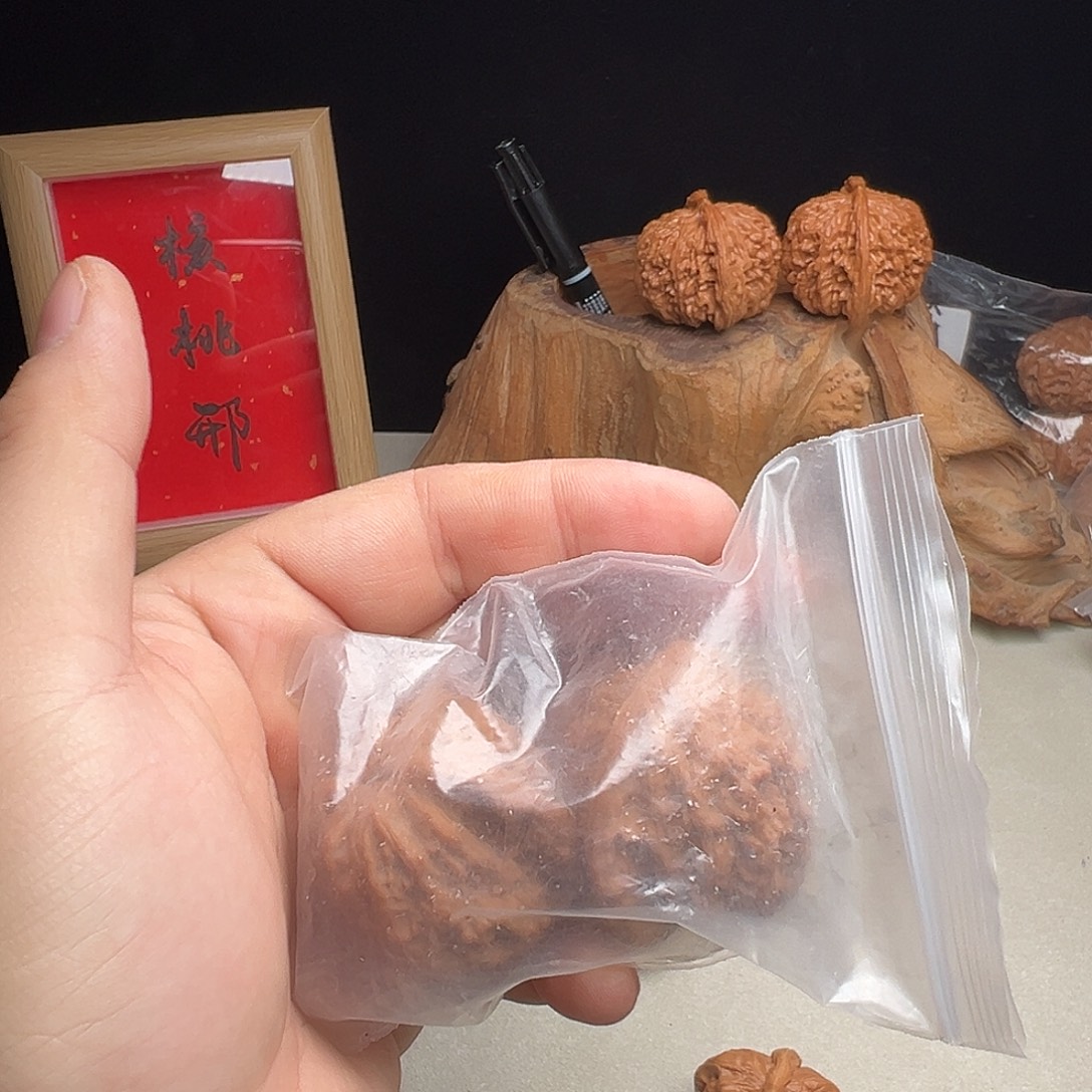 文玩核桃吊坠虎头