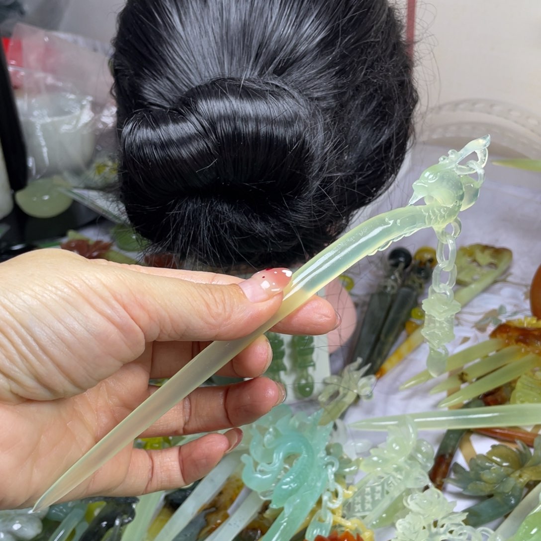 未镶嵌蛇纹石玉发饰小*猫
