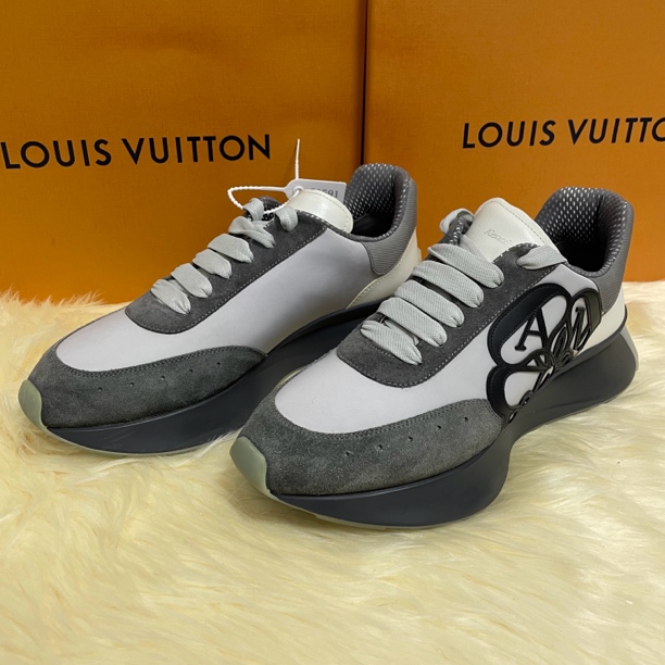 95新 Alexander McQueen/亚历山大·麦昆 44码 灰白 运动休闲鞋