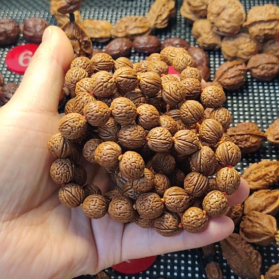 Q***w文玩核桃吊坠桃核