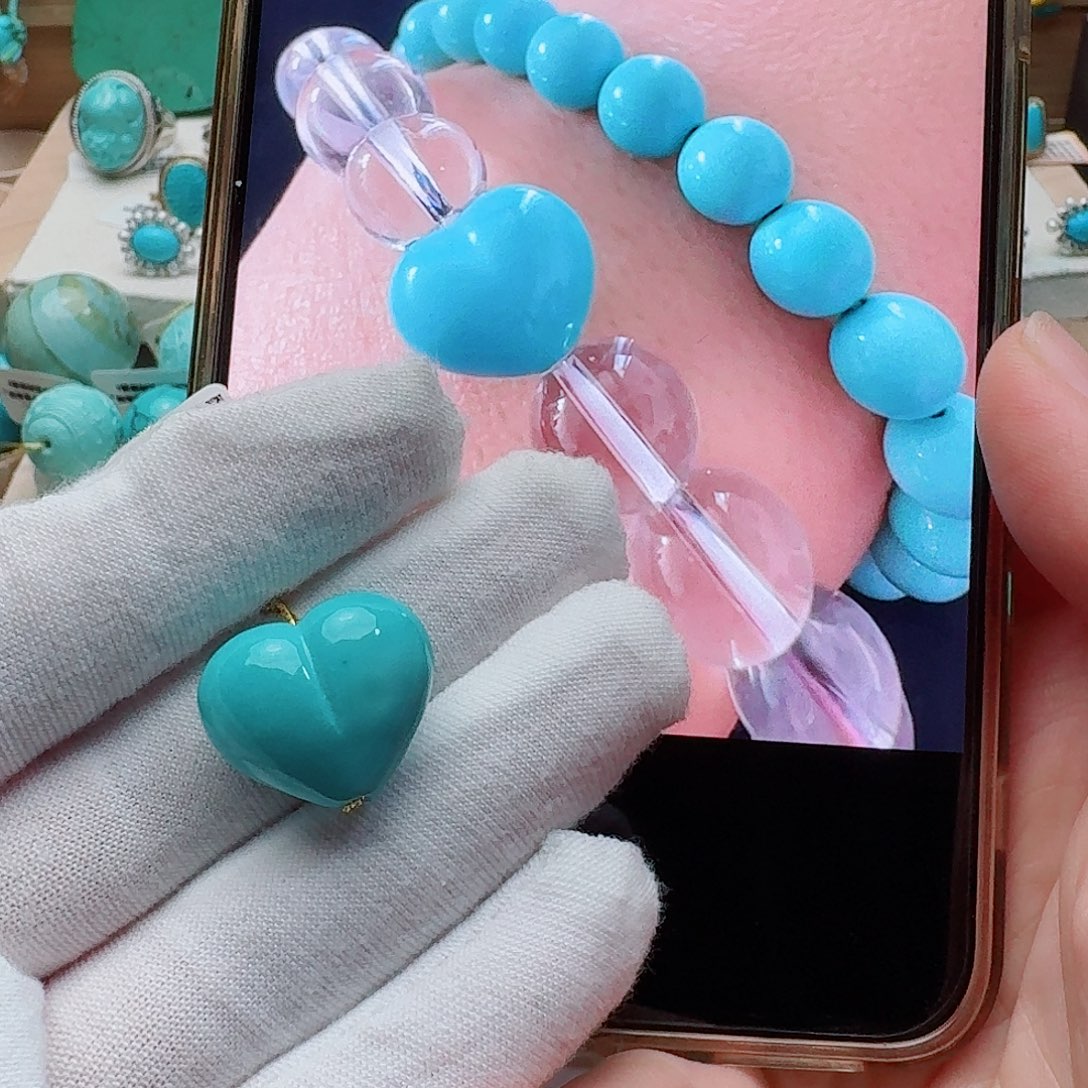 绿松石未镶嵌珠宝奇石玉华蓝饱满屁桃