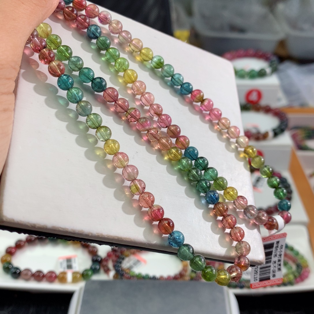 碧玺手链未镶嵌     5.6mm。    