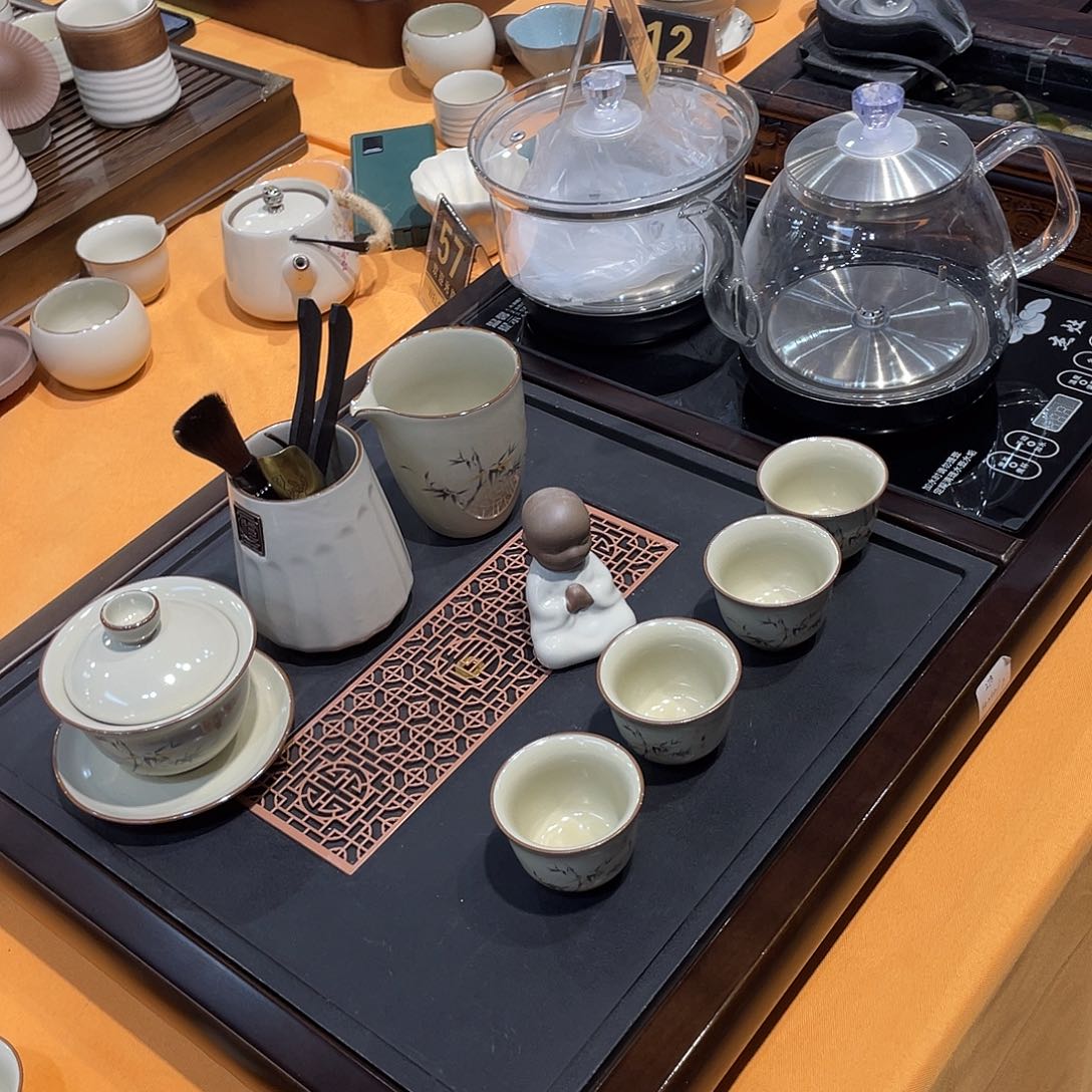 你就这样一直陪她吗她