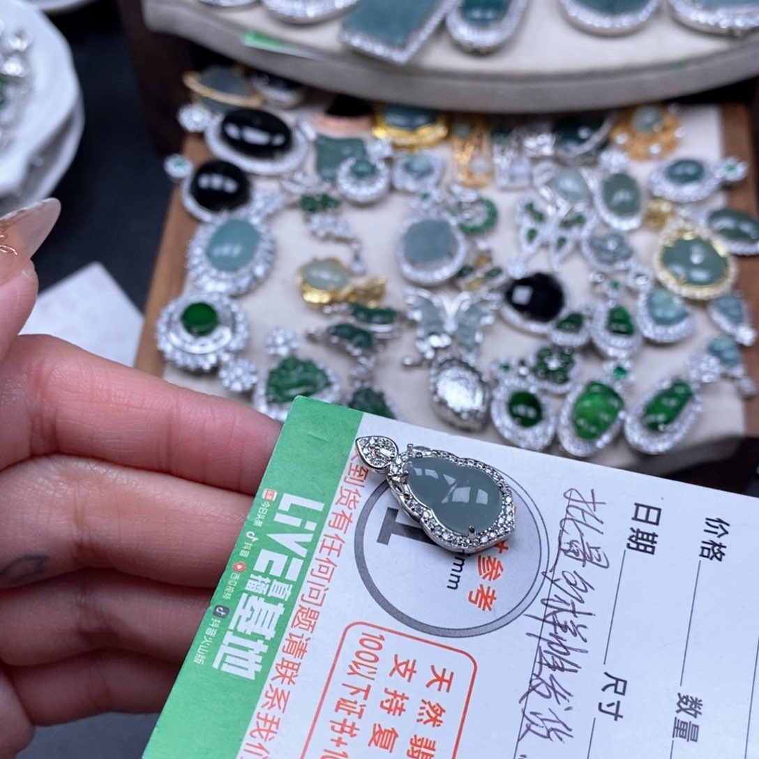 翡翠颈饰未镶嵌翡翠