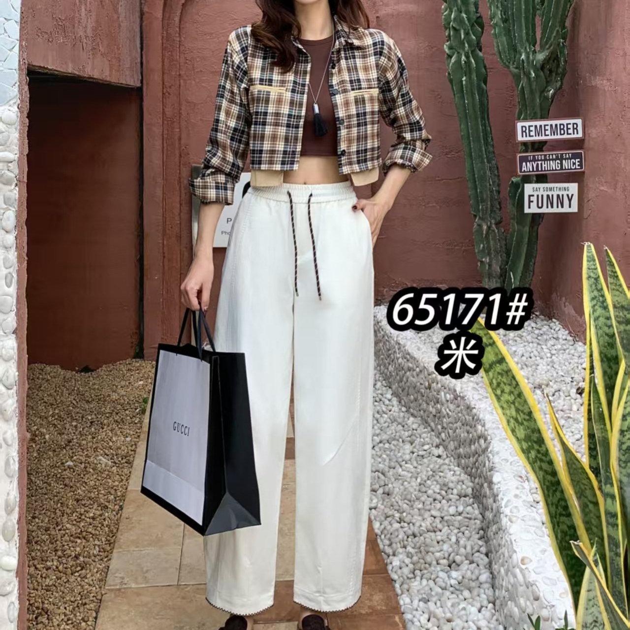 【珊珊服饰】秋季新款刺绣显瘦松紧抽绳休闲裤