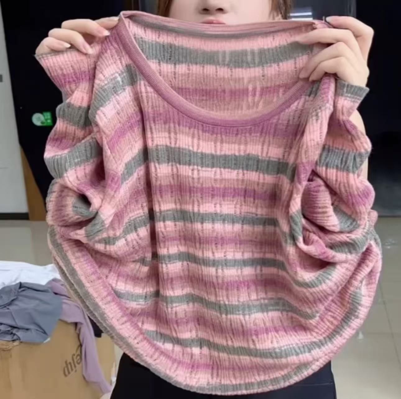 2025早秋新款时尚百搭圆领条纹镂空针织衫女韩系复古减龄休闲上衣