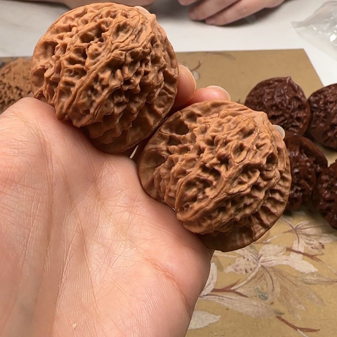 文玩核桃吊坠山地秦皇帽42-1