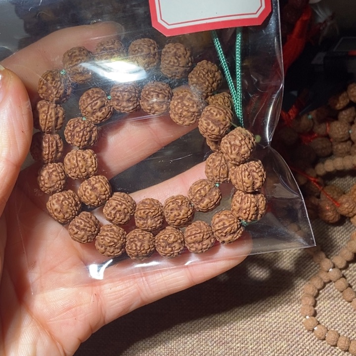 大叶紫檀（黑酸枝木类）一**子手持