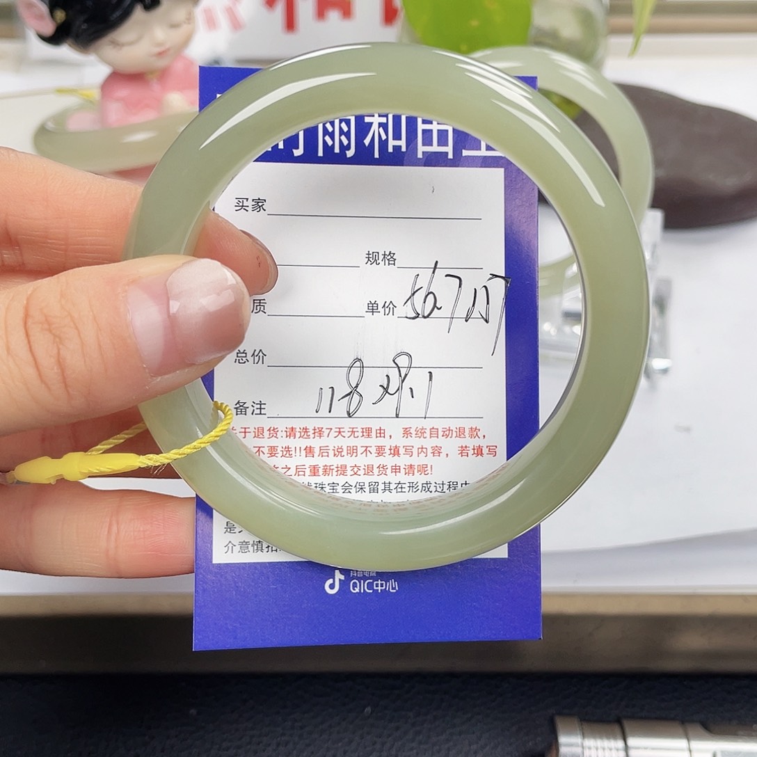 和田玉未镶嵌手镯