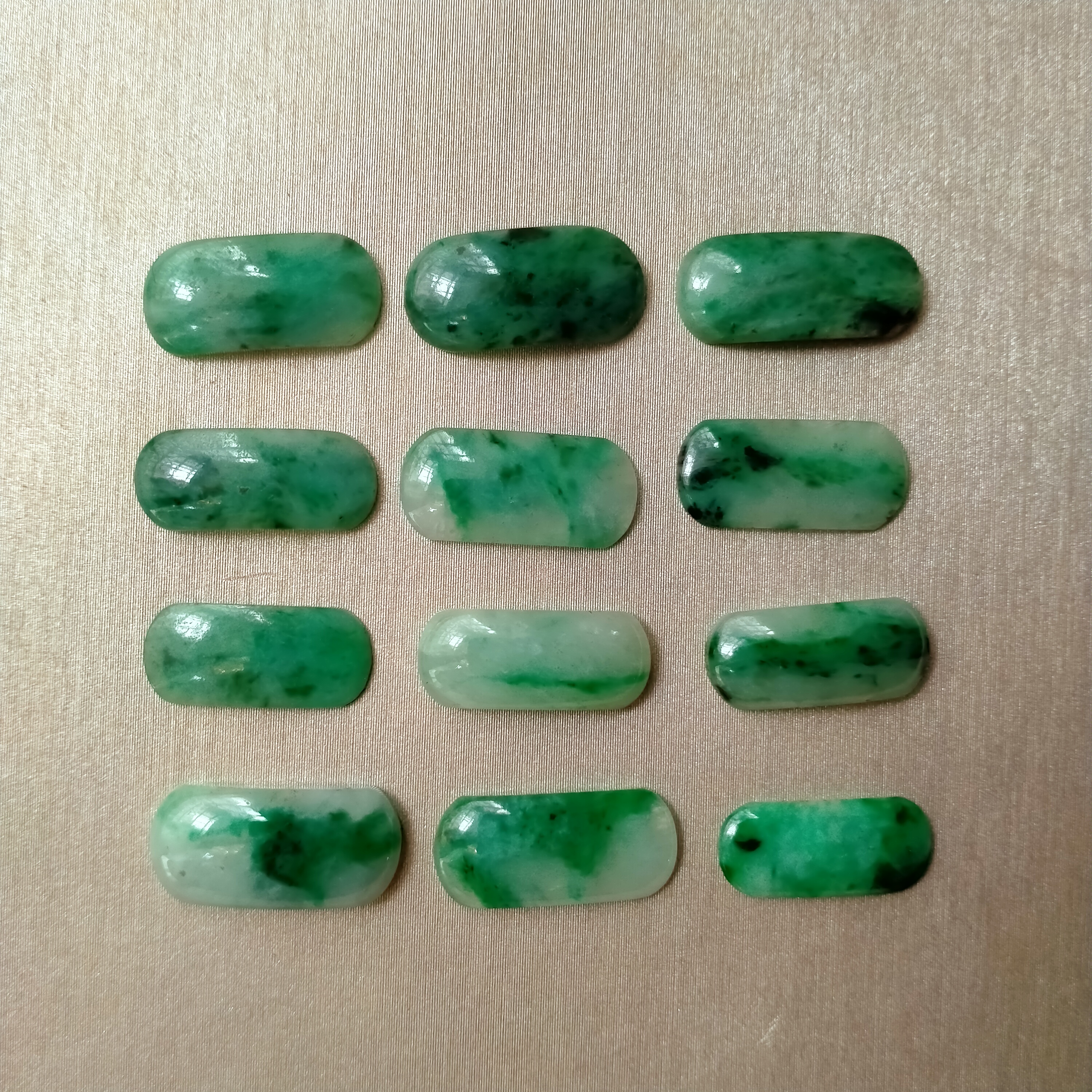 艺萱翡翠，天然A货翡翠戒面（尺寸约17X8X2）随机发一