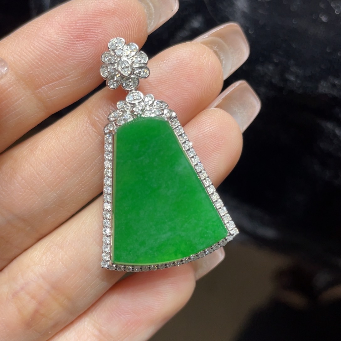 翡翠颈饰18K金镶嵌天然缅甸翡翠