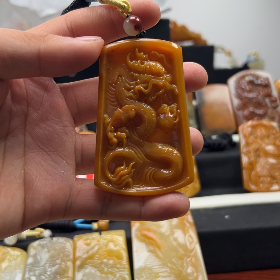 石英质玉（黄龙玉）未镶嵌多选发其一