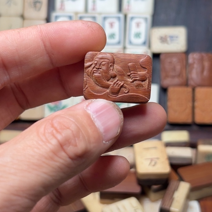 实心竹雕刻手把件