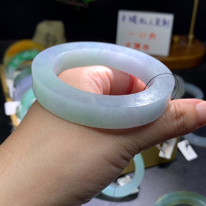 定制翡翠未镶嵌翡翠手镯