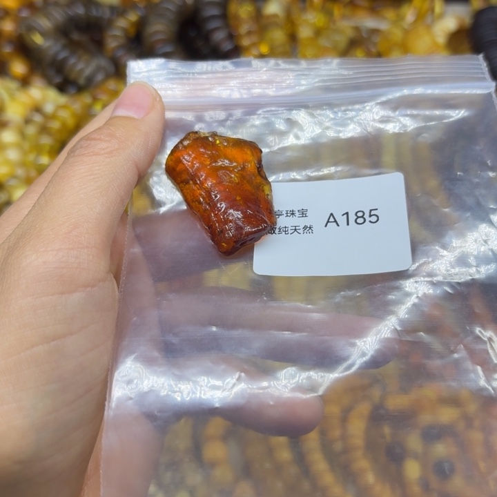 琥珀未镶嵌珠宝奇石