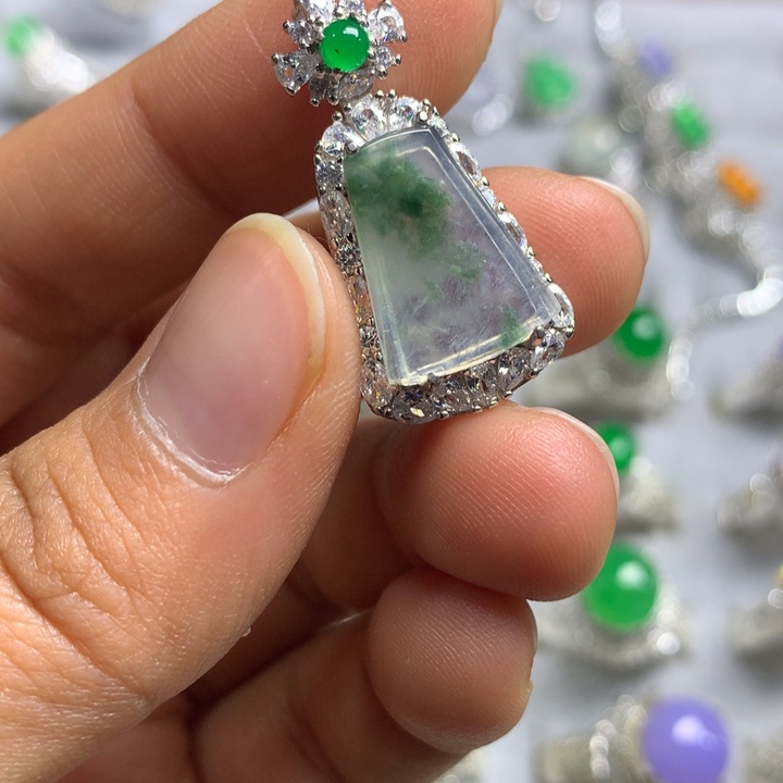 翡翠未镶嵌戒指银托镶嵌，可直接佩戴