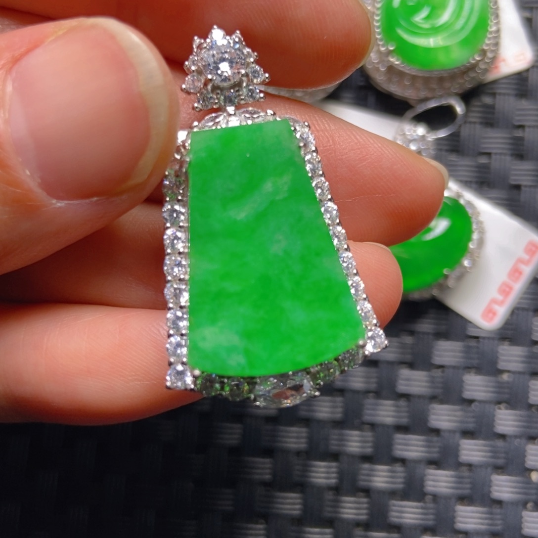 翡翠银S925镶嵌颈饰无事吊坠