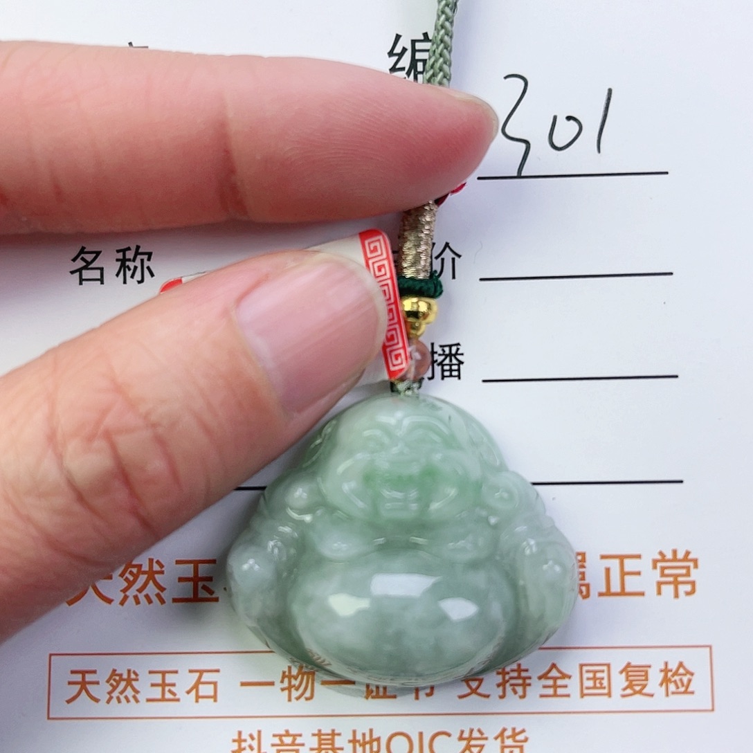 翡翠颈饰未镶嵌佛公