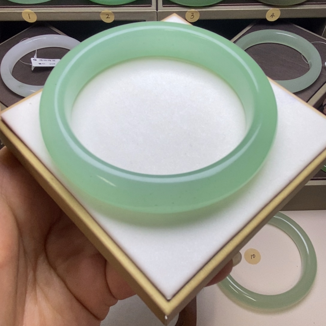 张***宝东陵石未镶嵌手镯