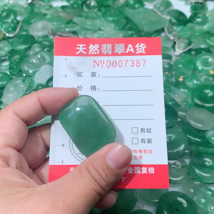 石英质玉颈饰未镶嵌