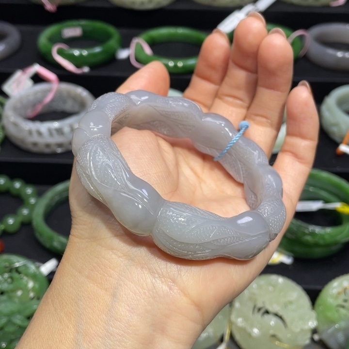 和田玉手镯58圈口 编号70未镶嵌