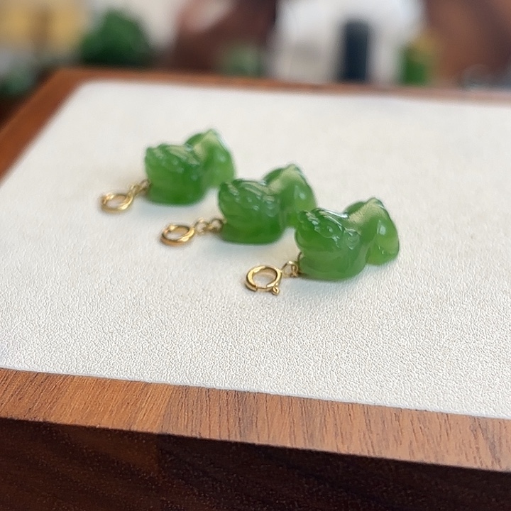 和田玉（碧玉）18K金镶嵌颈饰碧玉苹果绿貔貅多样性发一