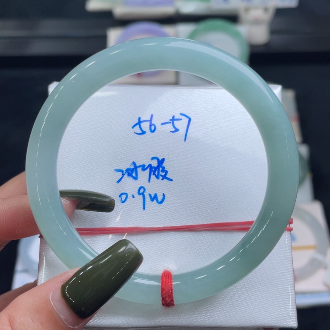 翡翠手镯未镶嵌翡翠手镯